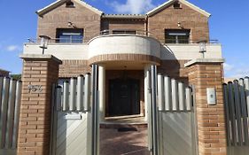 Chalet Moderno Con Piscina En Calafell